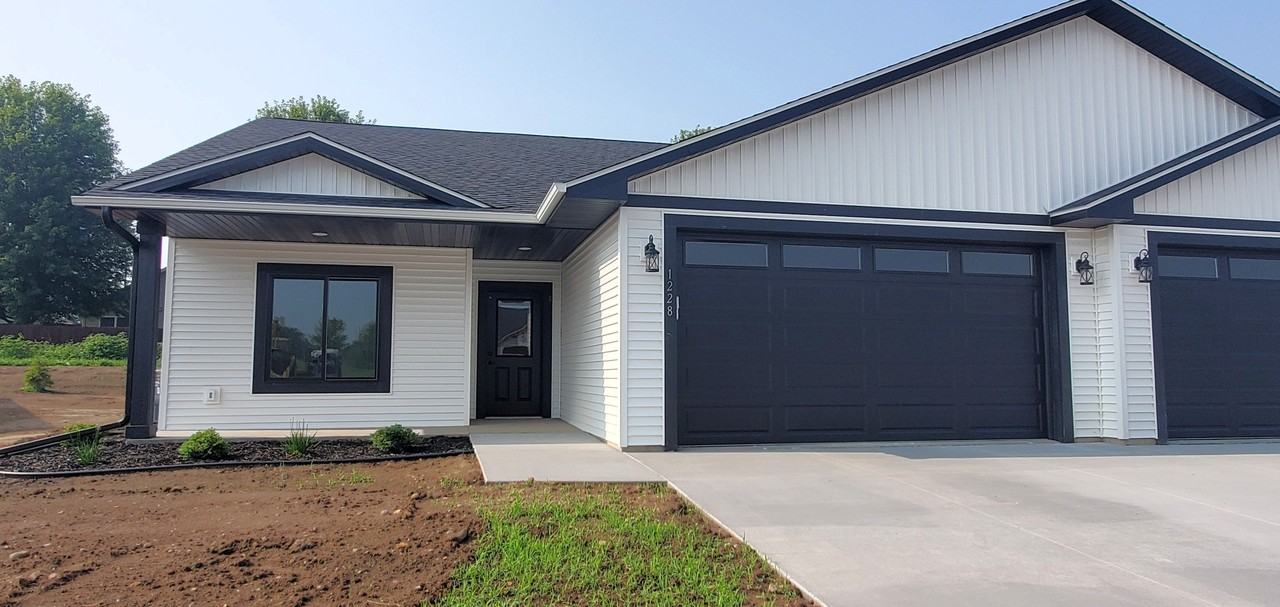 1228 Wisteria Ln - Photo 2 of 25