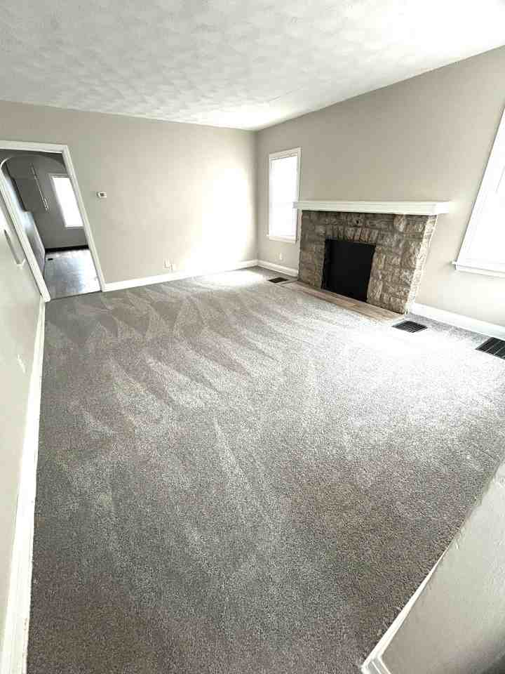 1366 Duxberry Ave - Photo 2 of 20