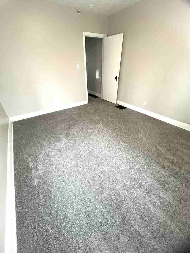 1366 Duxberry Ave - Photo 7 of 20