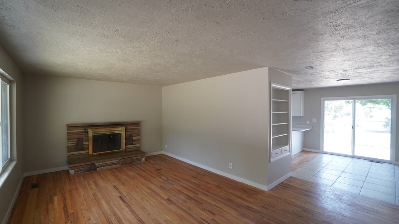 2383 Oakridge Dr - Photo 3 of 17