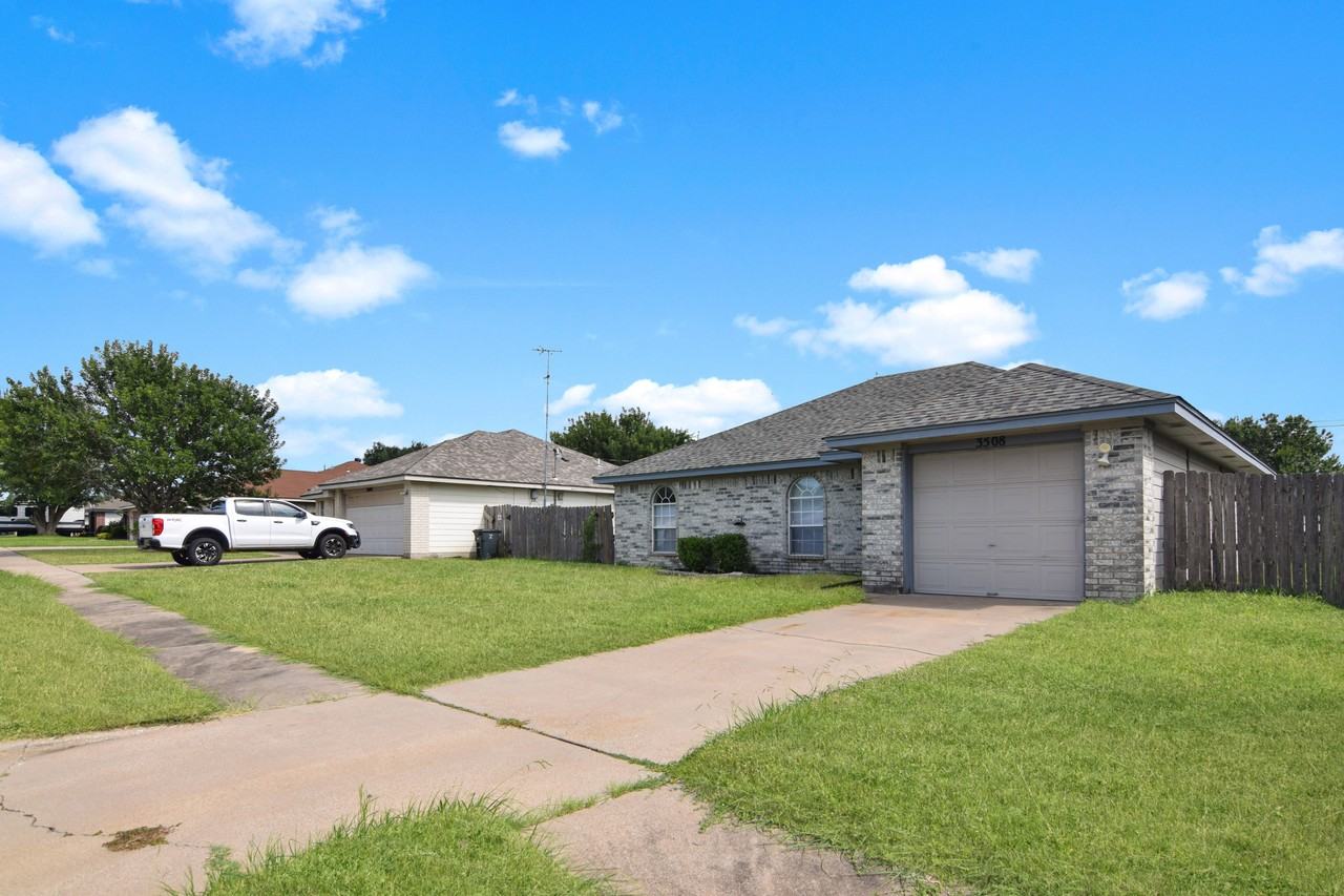 3508 Warfield Dr - Photo 2 of 17