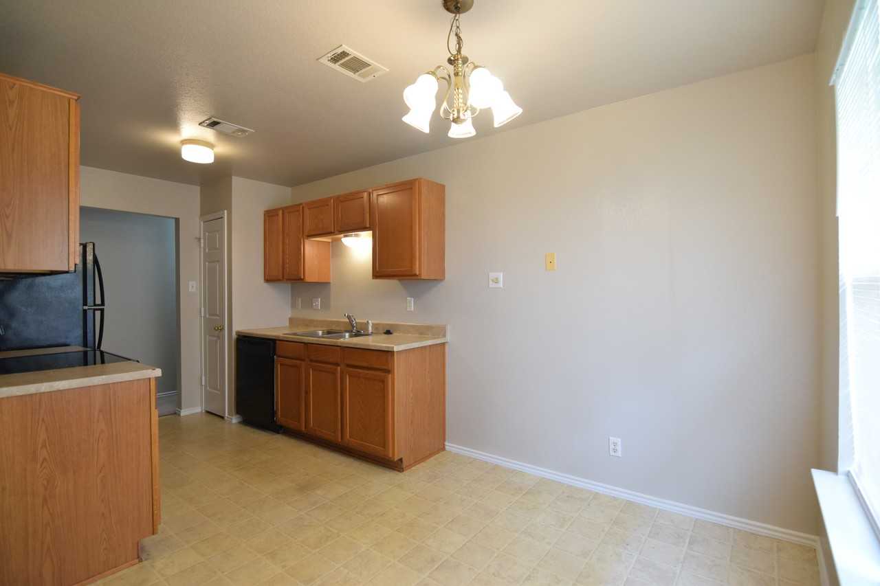 3508 Warfield Dr - Photo 3 of 17