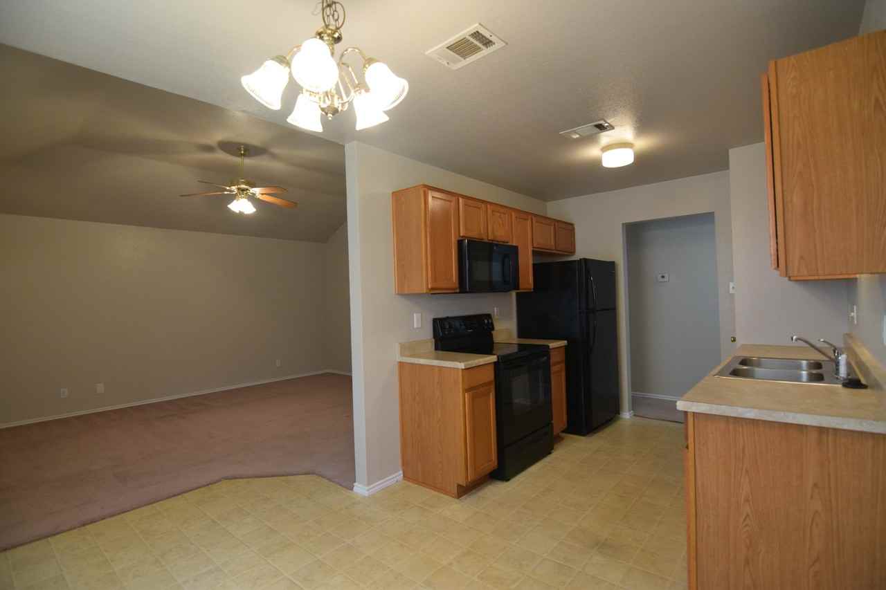 3508 Warfield Dr - Photo 4 of 17