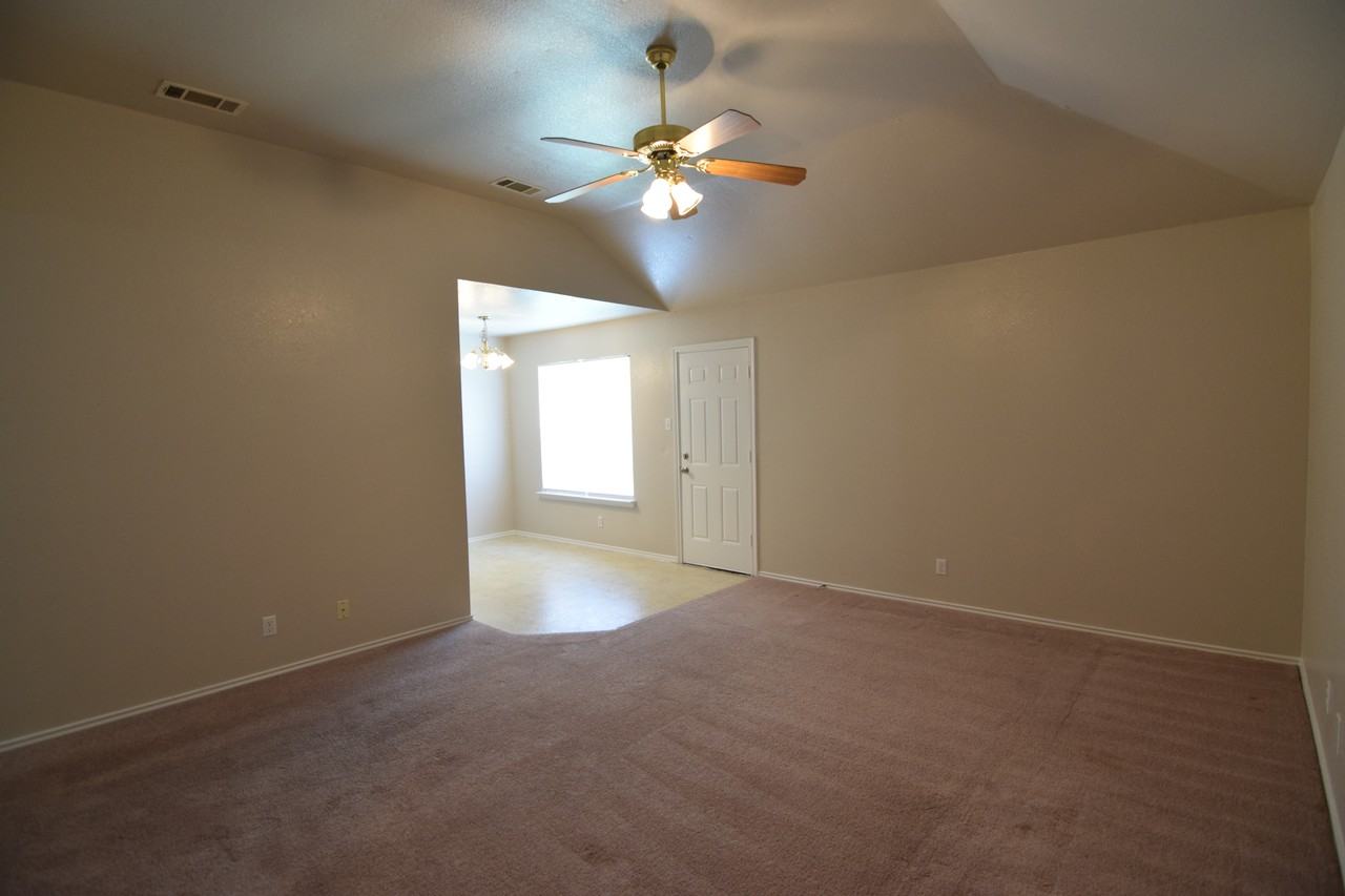 3508 Warfield Dr - Photo 5 of 17