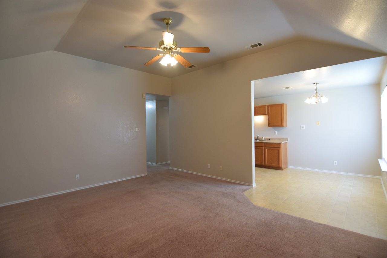 3508 Warfield Dr - Photo 6 of 17