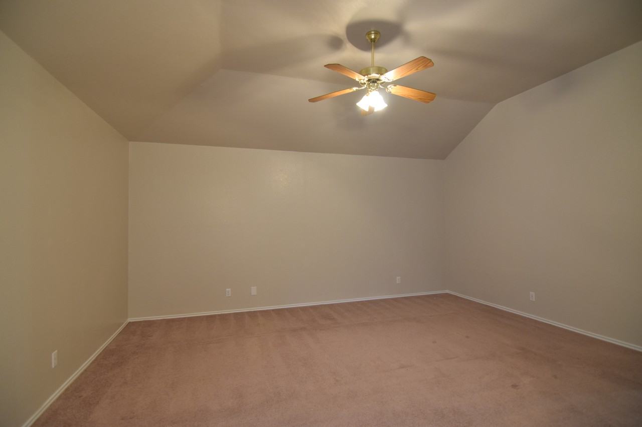 3508 Warfield Dr - Photo 7 of 17