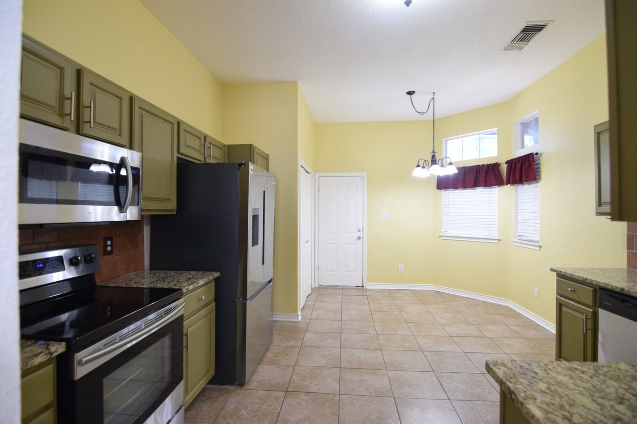 4714 Danbury Dr - Photo 4 of 20