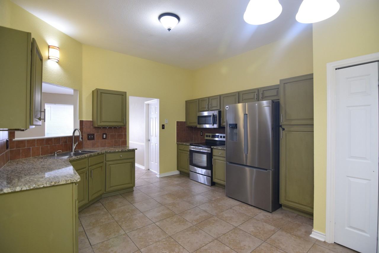 4714 Danbury Dr - Photo 5 of 20