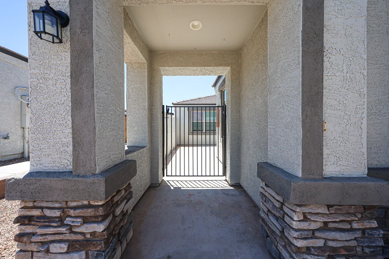 29539 W Whitton Ave - Photo 3 of 45