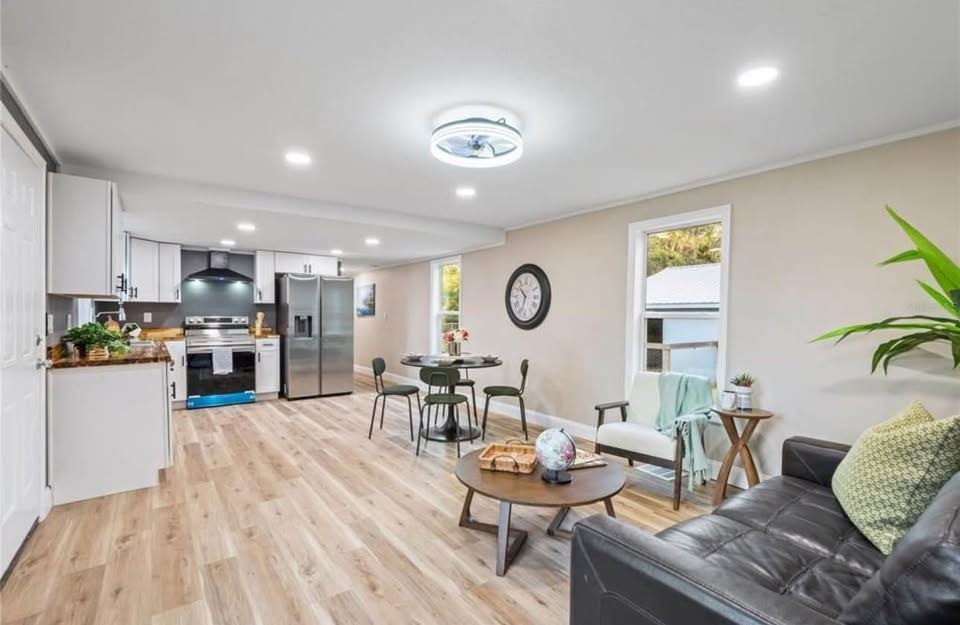 6455 W Cardinal St - Photo 2 of 16