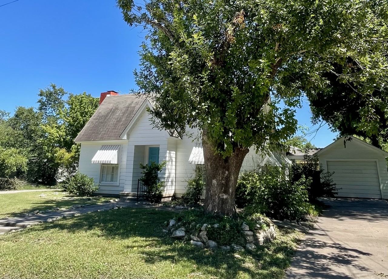 1002 W 3rd St #NA - Photo 3 of 15