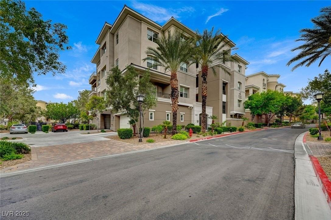 9201 Tesoras Dr #401 - Photo 3 of 50