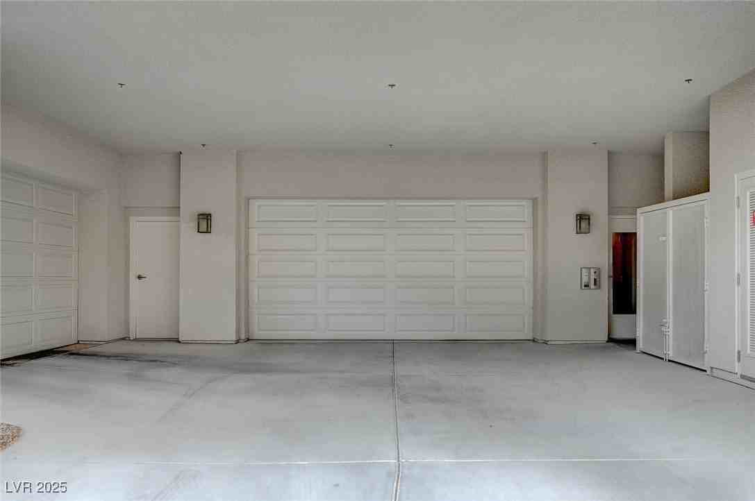 9201 Tesoras Dr #401 - Photo 4 of 50