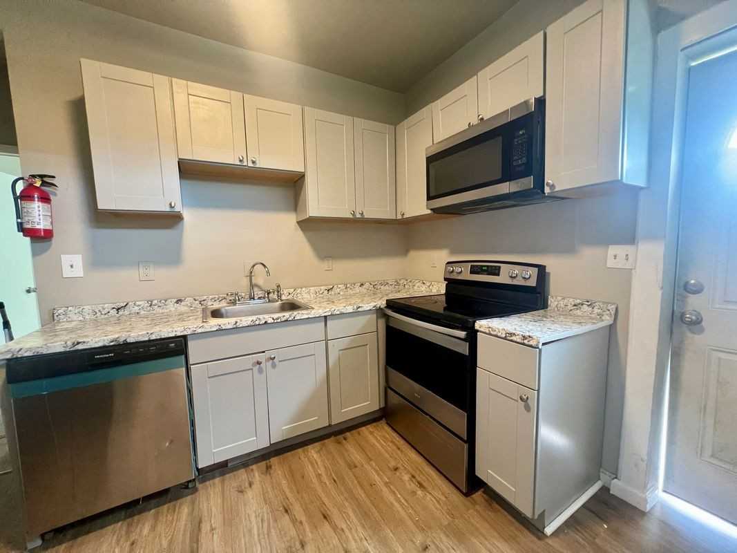 120 N Congress Ave - Photo 2 of 7