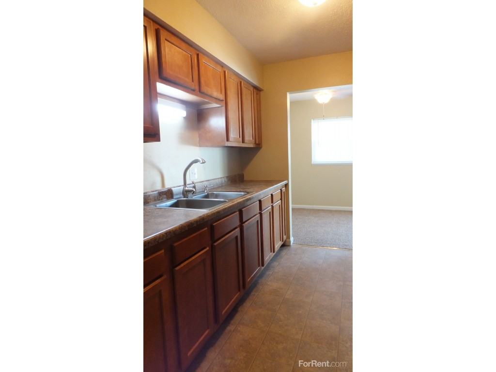 Kingston Court Apts - Photo 2 of 13