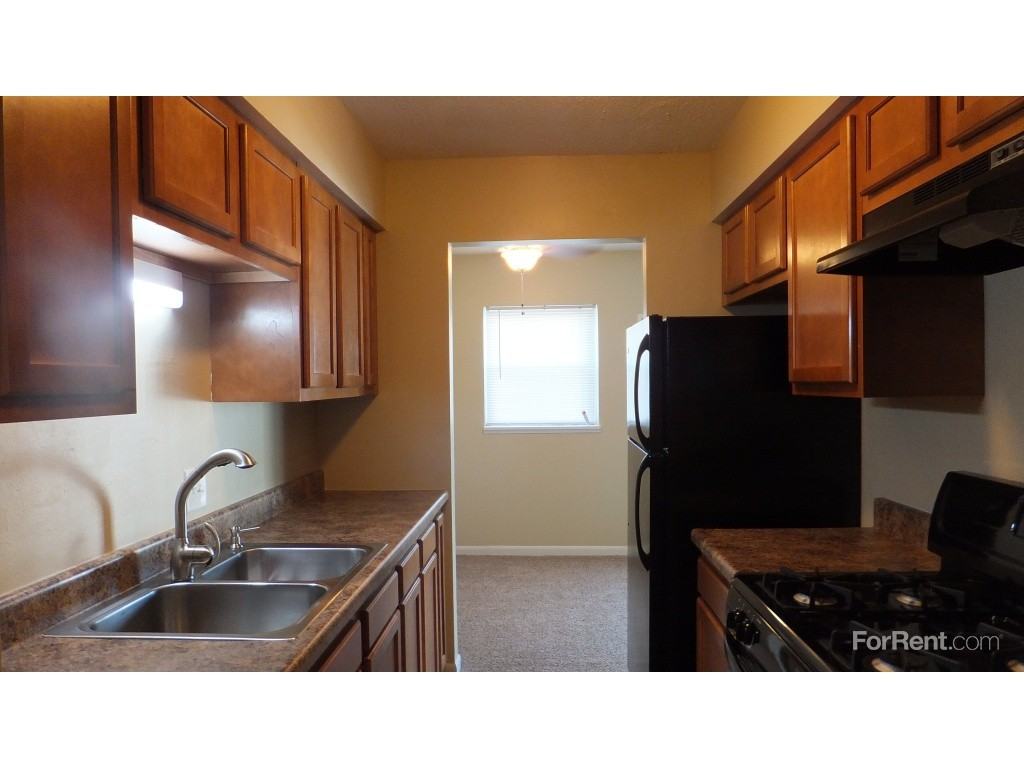 Kingston Court Apts - Photo 3 of 13