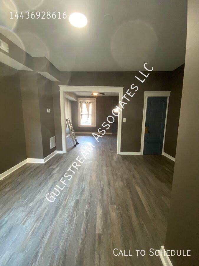 725 Bartlett Ave - Photo 3 of 11