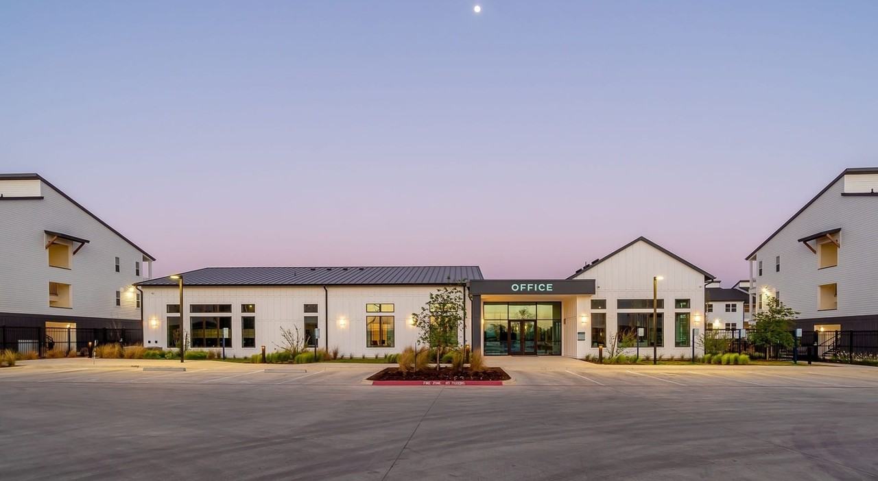 BLUE BLUFF & - Photo 2 of 14