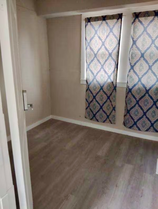 613 Southwest Lincoln Street - Photo 4 of 5