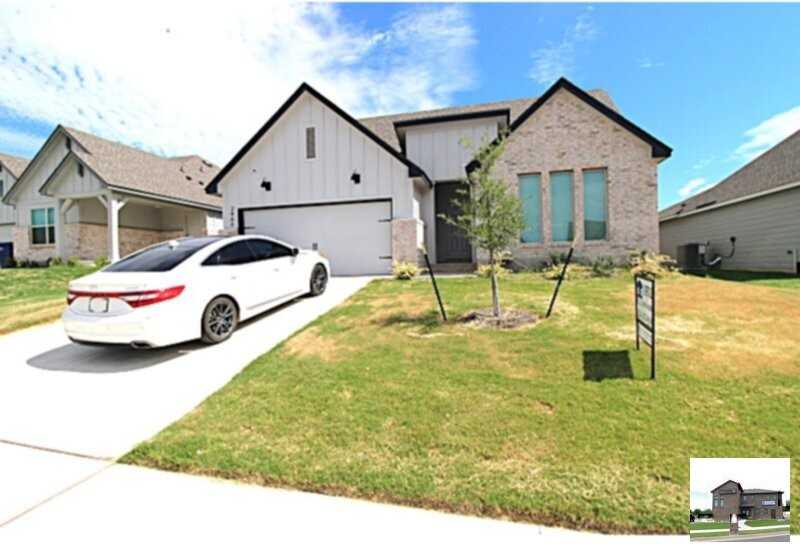 2466 Bee Creek Dr - Photo 2 of 16