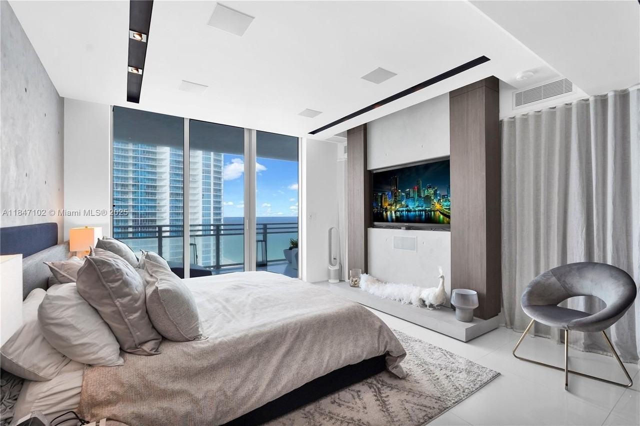 3535 S Ocean Dr #2104 - Photo 6 of 50