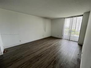3371 Ne 192nd St - Photo 6 of 8