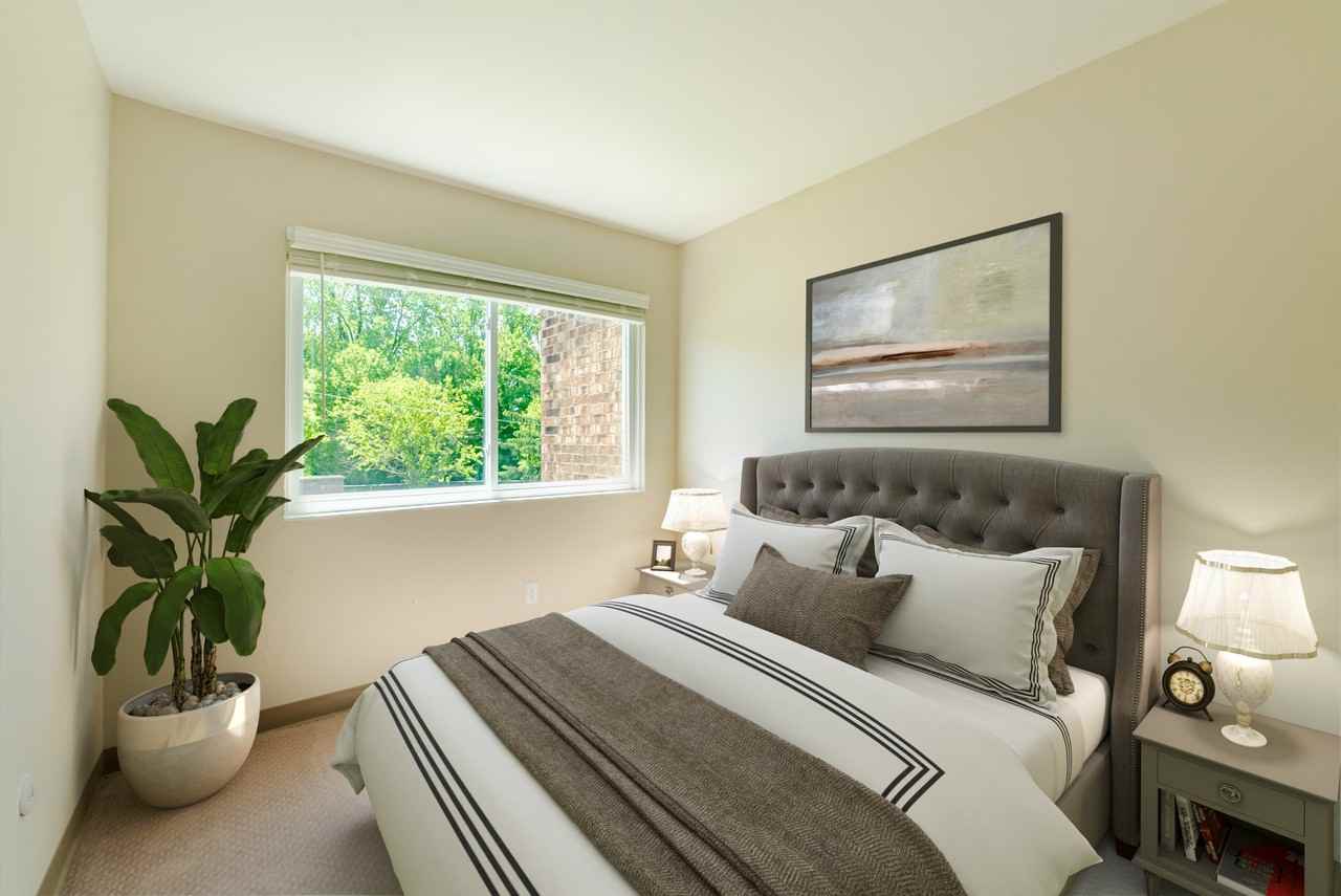 Franklin Manor Apartments - Photo 3 of 6