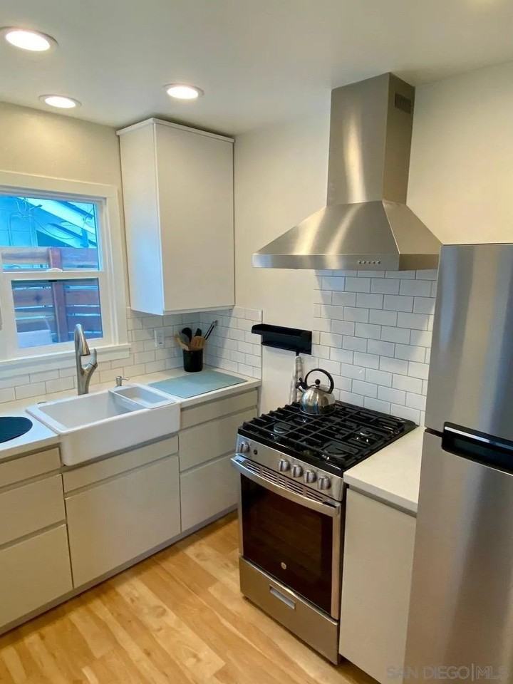 424 University Pl - Photo 2 of 11