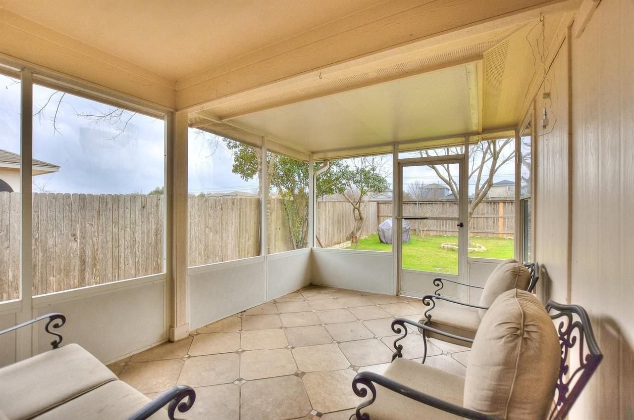 2718 Summerwalk Pl - Photo 5 of 33