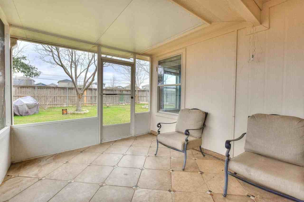 2718 Summerwalk Pl - Photo 6 of 33