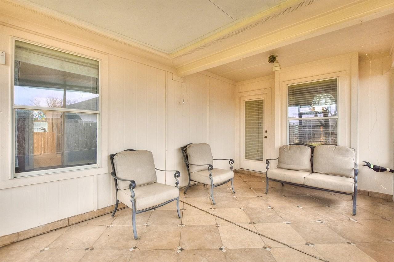 2718 Summerwalk Pl - Photo 7 of 33