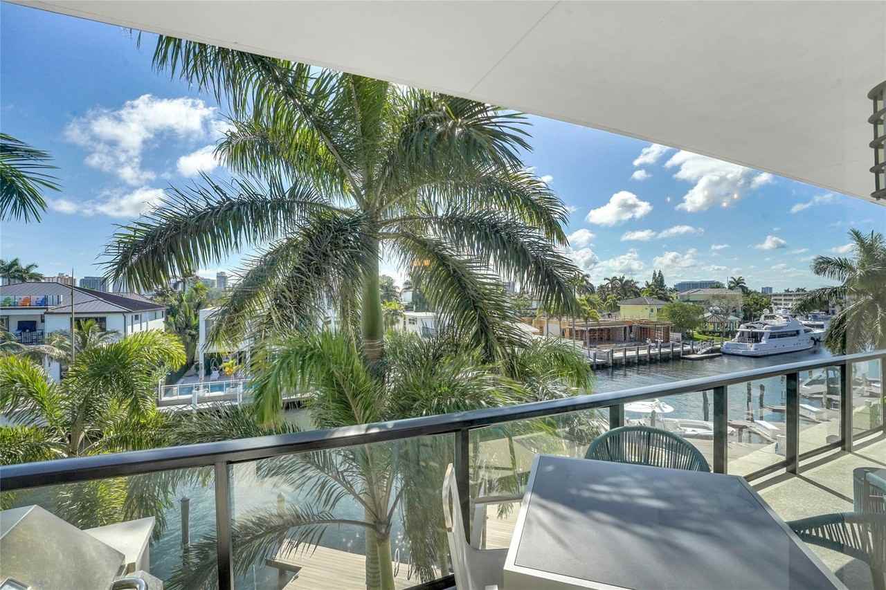 2770 Ne 14th St - Photo 2 of 38