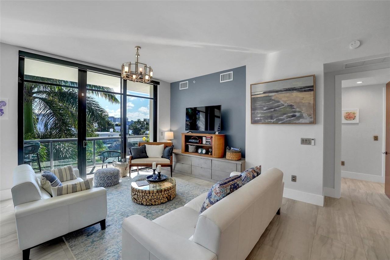 2770 Ne 14th St - Photo 4 of 38