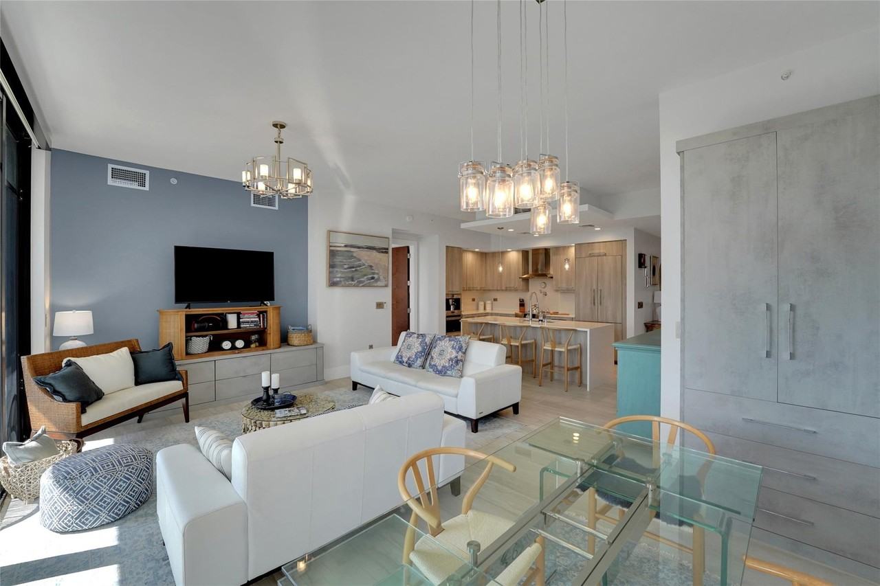 2770 Ne 14th St - Photo 5 of 38