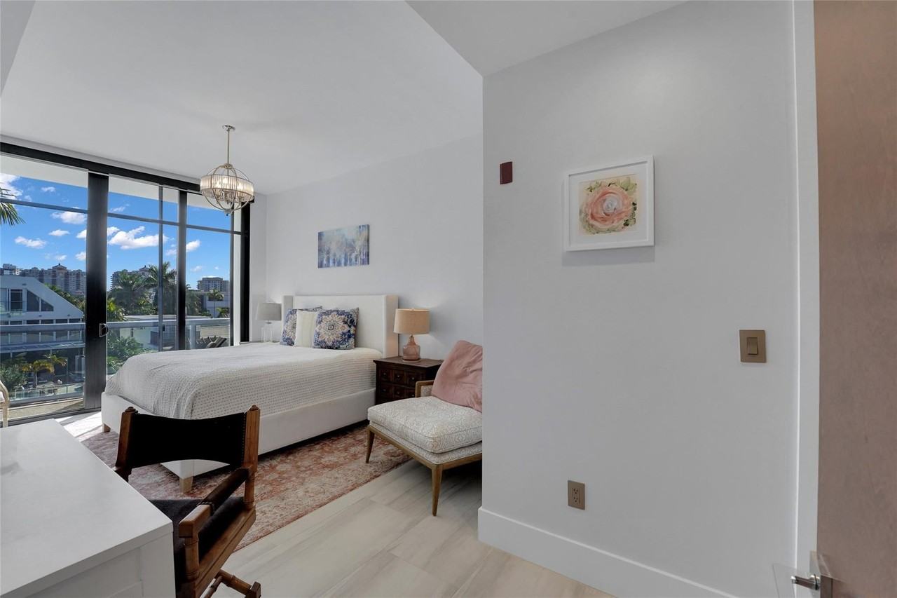 2770 Ne 14th St - Photo 6 of 38