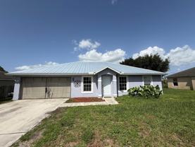 1661 Sw Cameo Blvd - Photo 1 of 1