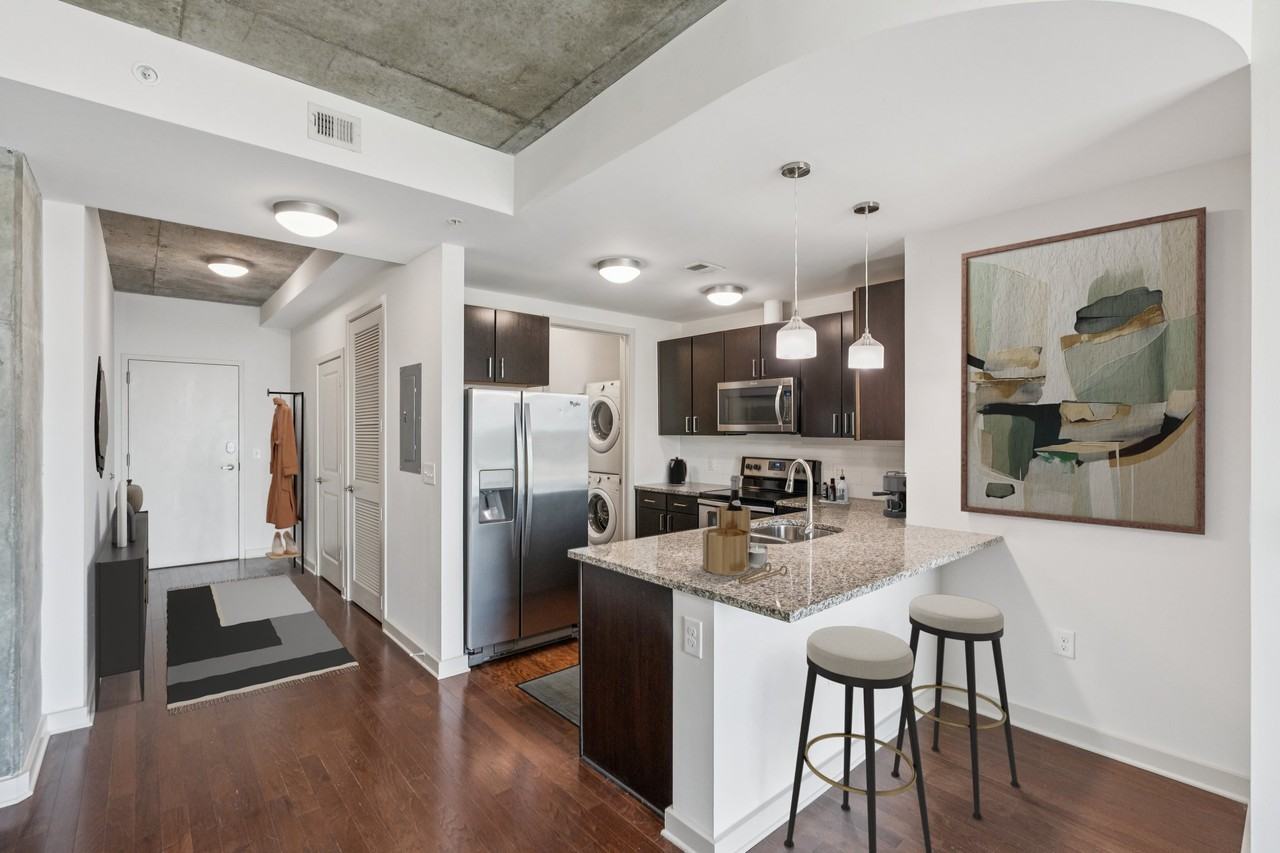 Skyhouse Buckhead - Photo 3 of 41