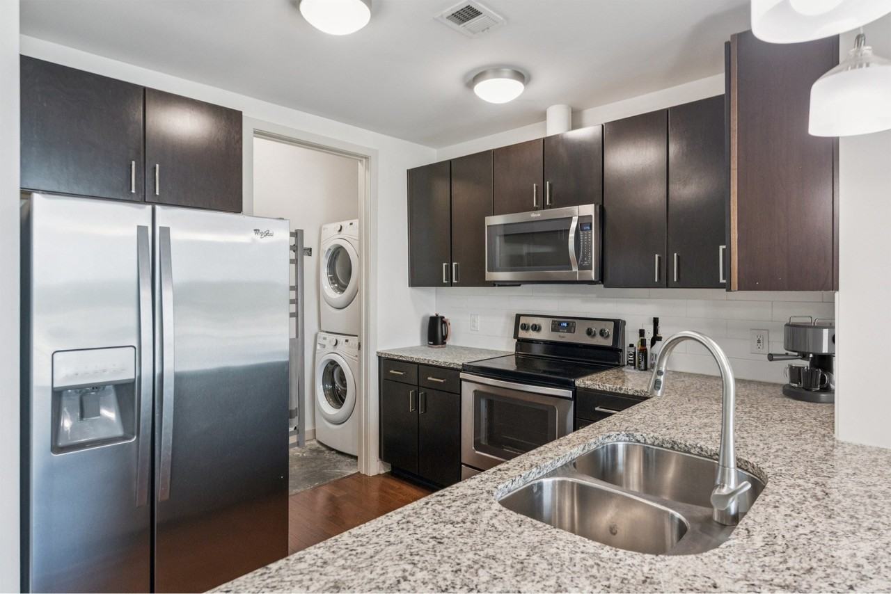 Skyhouse Buckhead - Photo 4 of 41