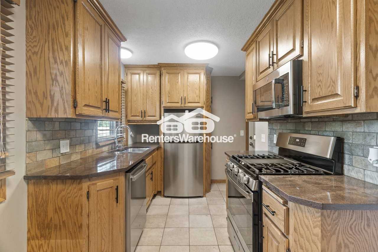 5107 Corvallis Ave N - Photo 3 of 27