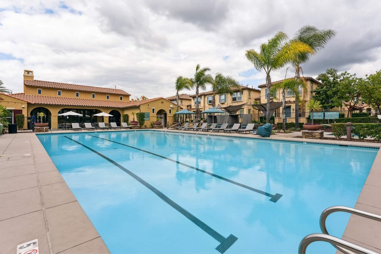 Casa Lago Eastlake - Photo 3 of 35