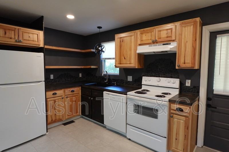 4261 Kelson Ave - Photo 3 of 9