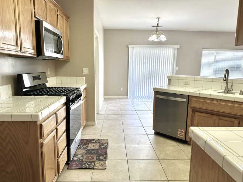 11809 Sturgeon Creek Dr - Photo 2 of 7