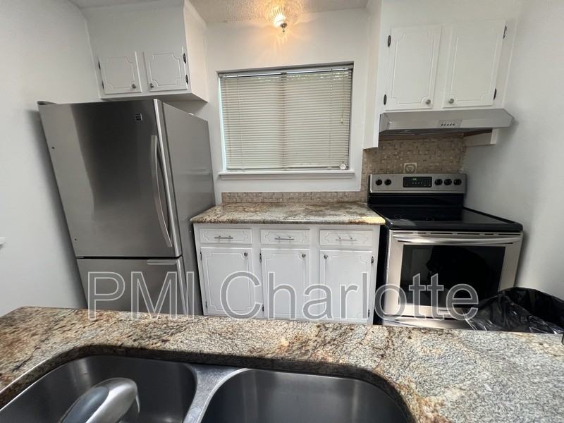 8087 Charter Oak Ln - Photo 7 of 17