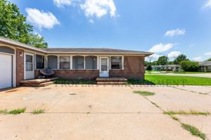 featured image of 306 S Twin Pines Ave