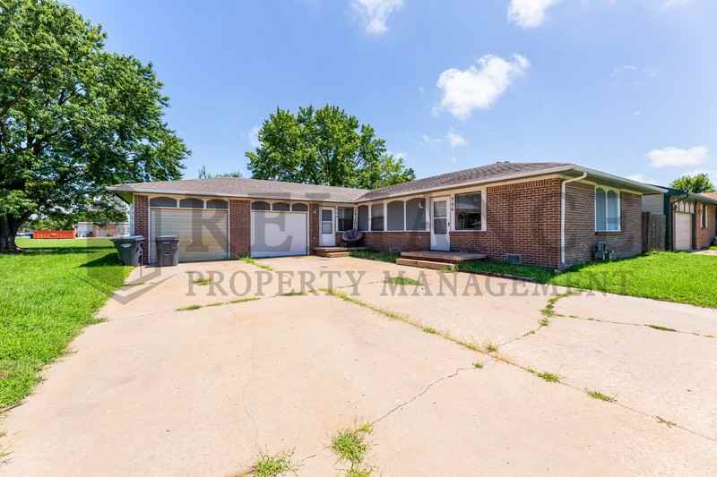 306 S Twin Pines Ave - Photo 2 of 14