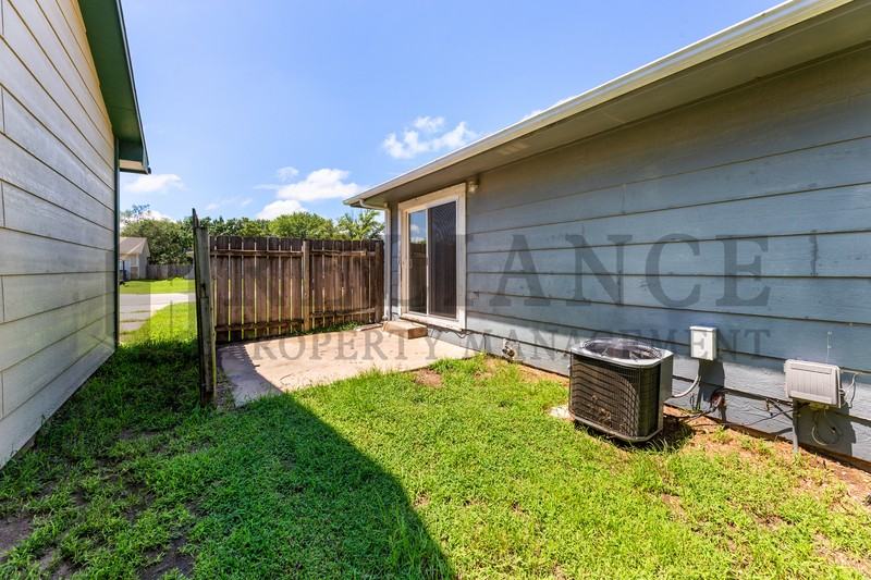 306 S Twin Pines Ave - Photo 3 of 14