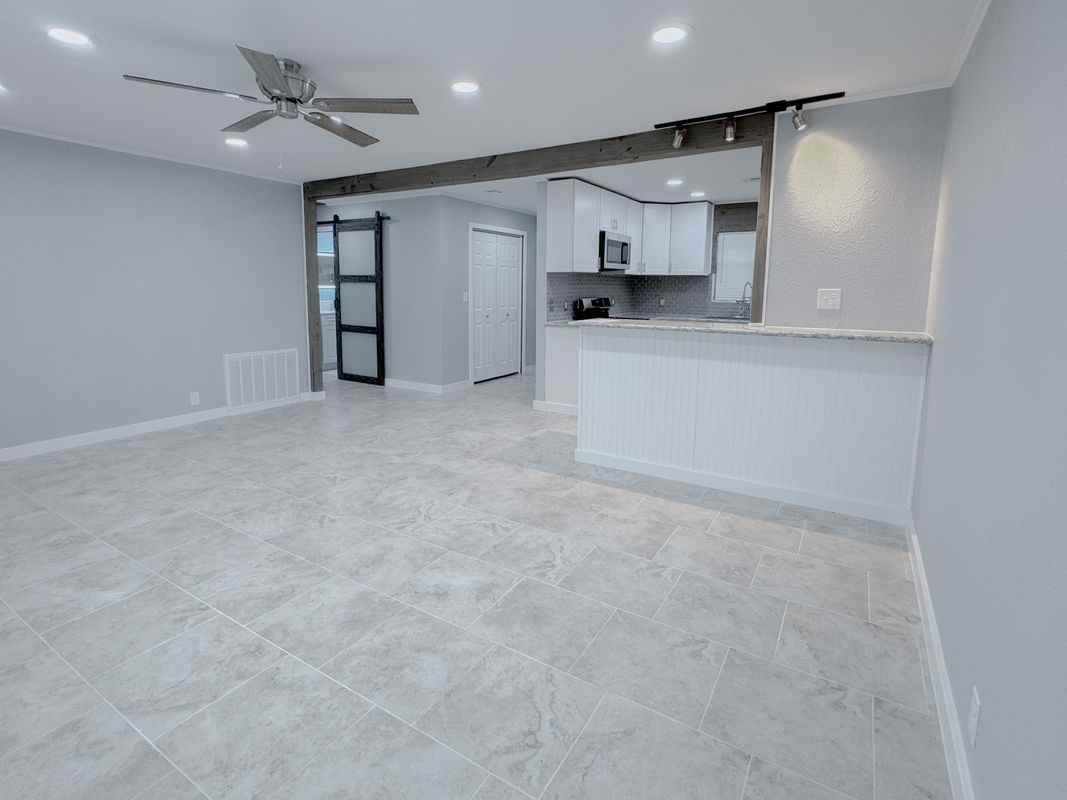 911 S Strong Blvd - Photo 5 of 29