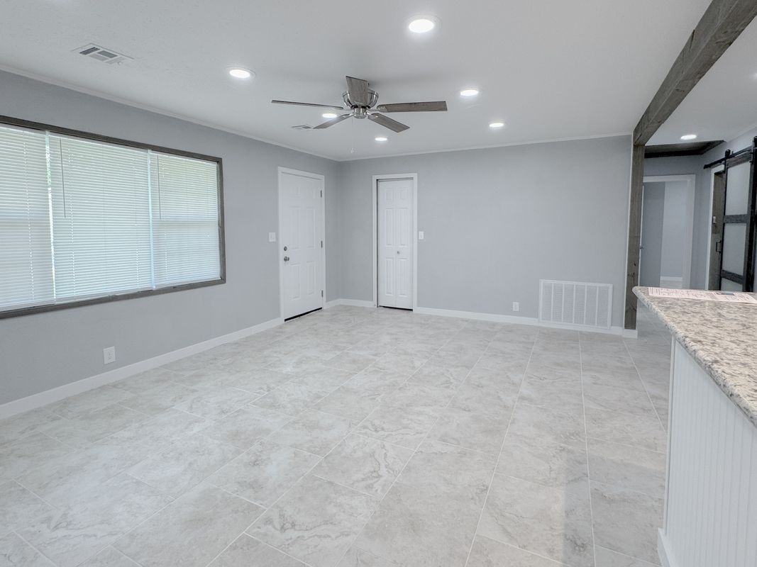 911 S Strong Blvd - Photo 6 of 29