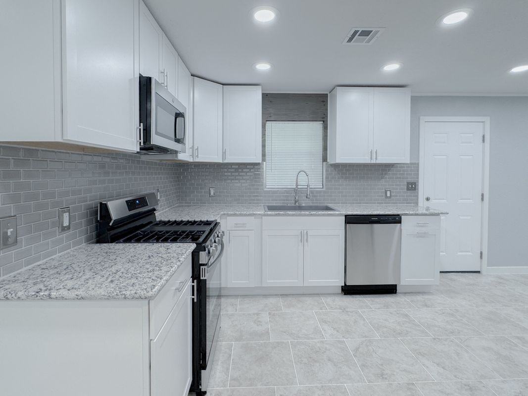 911 S Strong Blvd - Photo 7 of 29