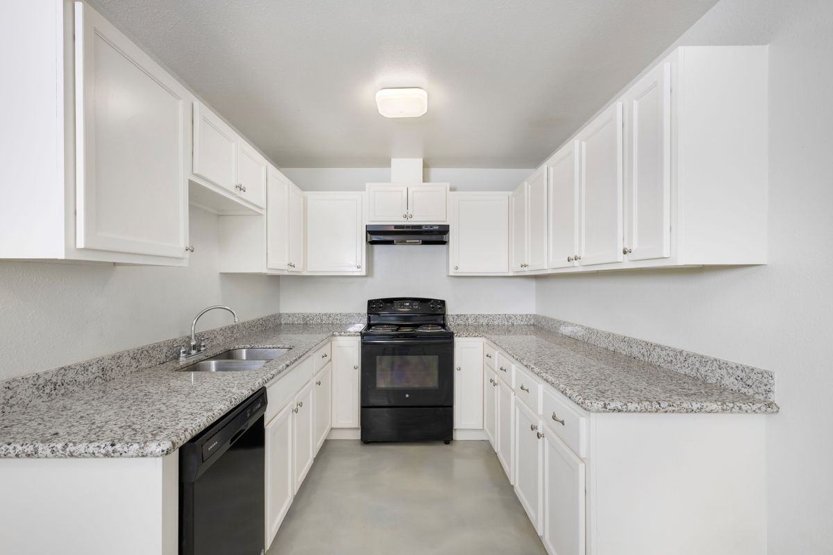 638 Luke St ##B - Photo 2 of 11